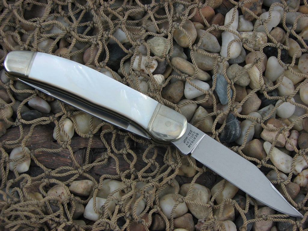 Hen & Rooster Cutlery 2005 Genuine Pearl Copperhead with Stainless steel Model 212MOP160