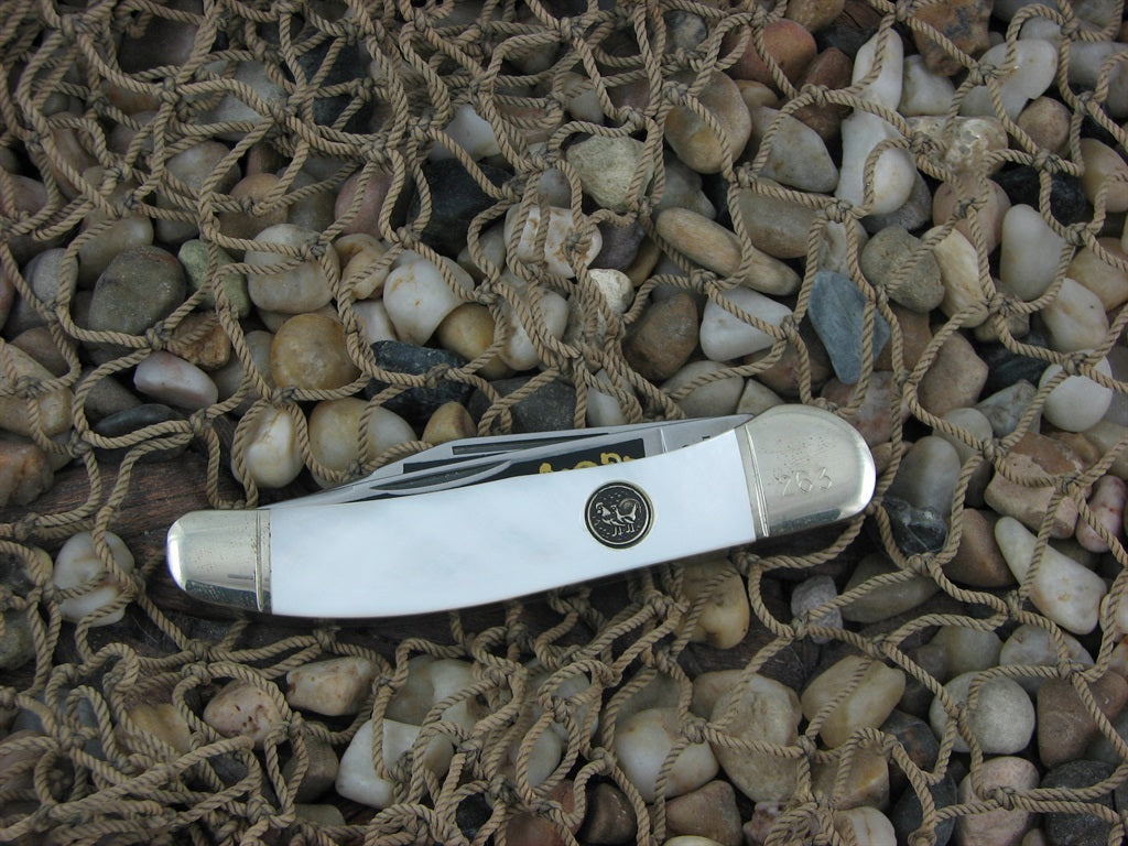 Hen & Rooster Cutlery 2005 Genuine Pearl Copperhead with Stainless steel Model 212MOP160